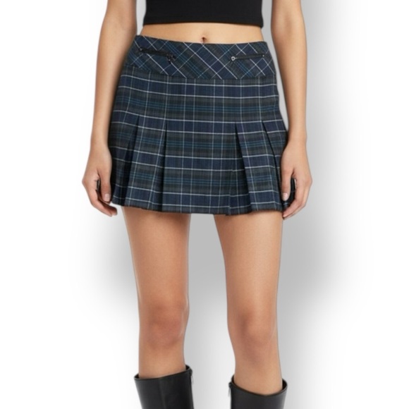 le chateau Dresses & Skirts - Y2K Le Château Plaid Tartan Mini Skirt With Zipper Pockets Size 5/6